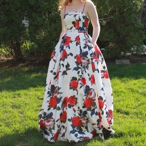 PERFECT CONDITION PROM DRESS W/ POCKETS